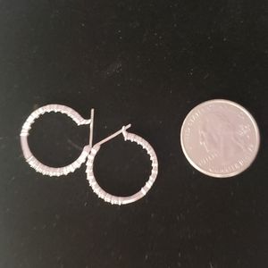 925 silver earrings with a diamond in them